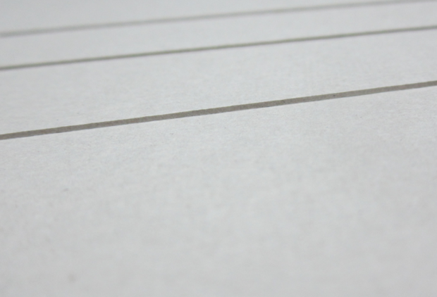 Grijsboard of grijsbord, te gebruiken voor diverse doeleinden. Wordt blanco geleverd.  Dikte: 600 grams/m² (ca. 1 mm dik) Afge